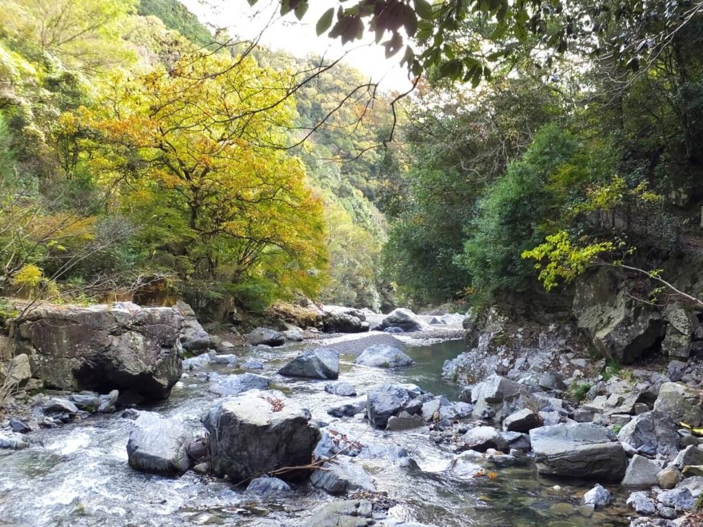 摂津峡公園で川遊びやハイキング バーベキュー場や温泉情報も紹介 Amatavi
